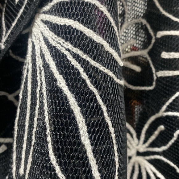 NWT JENNY T. New York Black and White Floral Sheer Jacket - Picture 5 of 7